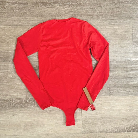 SOLD OUT #423 SKIMS Essential Crew Neck Long Sleeve Bodysuit RARE - Picture 2 of 4